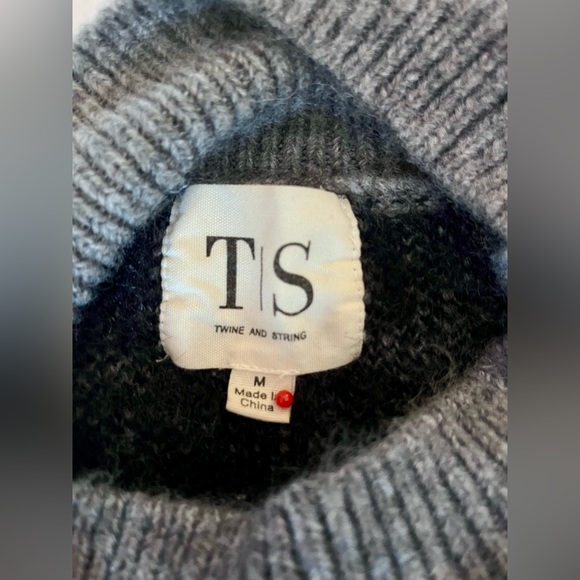 Zebra print knitted sweater size medium - Picture 5 of 6